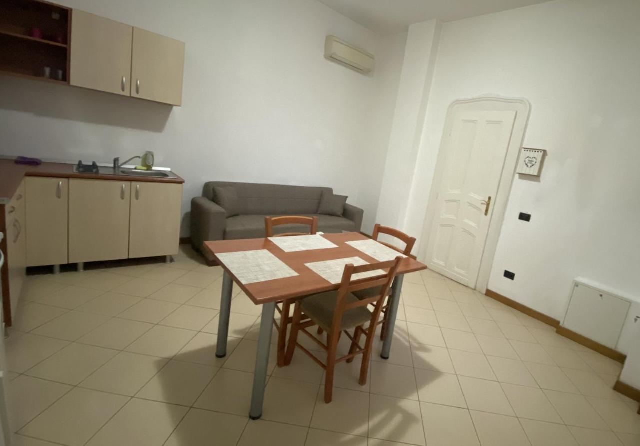 Апартаменти Apartament Piata Victoriei Тімішоара Екстер'єр фото