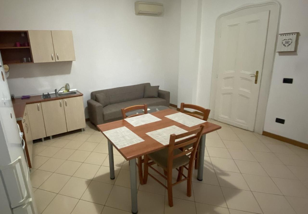 Апартаменти Apartament Piata Victoriei Тімішоара Екстер'єр фото